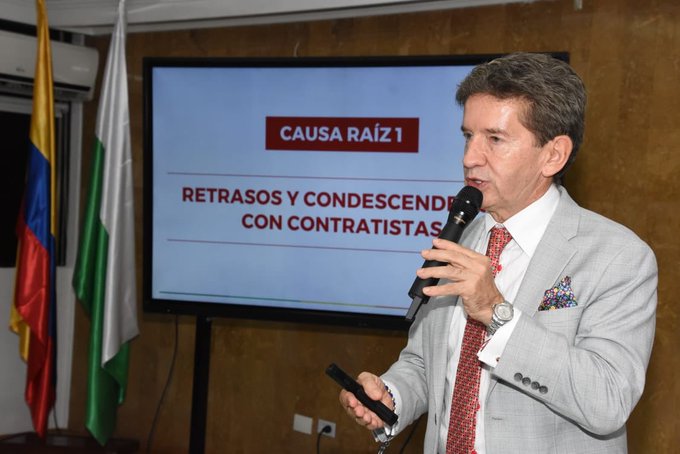 Gobernador de Antioquia, Luis Pérez, durante la presentación de su segundo libro sobre Hidroituango. FOTO CORTESÍA GOBERNACIÓN