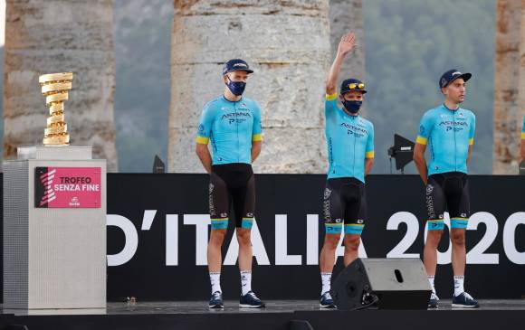 El colombiano Miguel Ángel López durante la presentación de equipos del Giro de Italia. FOTO AFP