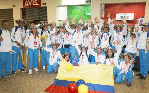 Los deportistas antioqueños que compitieron en los Special Olympic recibieron una calurosa bienvenida en el aeropuerto José María Córdova. FOTO EDWIN BUSTAMANTE