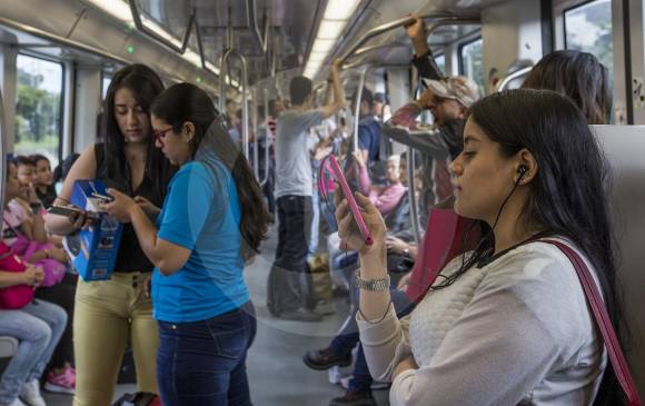 Tener cautivo a un millón de usuarios diarios es una de las potencialidades de la conexión plena del sistema. FOTO SANTIAGO MESA