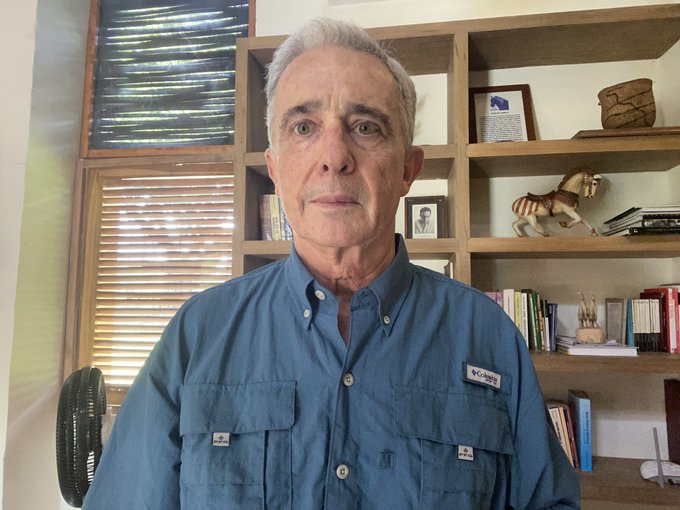 Esta es la foto que Uribe compartió en sus redes sociales. FOTO: Tomada de Twitter. 