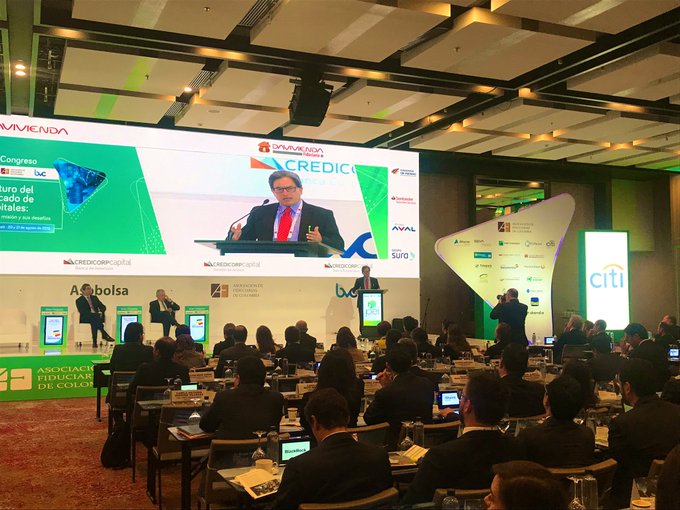 Alberto Carranquilla, ministro de Hacienda, dijo que de aquí a final de año habrá definiciones sobre las recomendaciones de la Misión del Mercado de Capitales. Foto: Tomada de Twitter de BVC