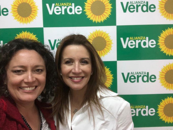 Angélica Lozano y Beatriz Rave. FOTO Tomata del Twitter de Lozano