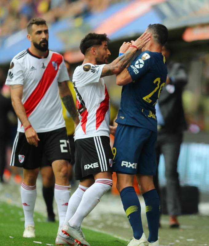 El primer tiempo tuvo de todo en La Bombonera. FOTO REUTERS
