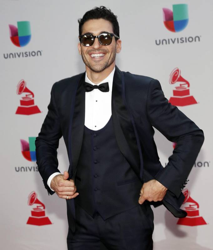 Muy elegante el actor Miguel Ángel Silvestre. FOTO Reuters
