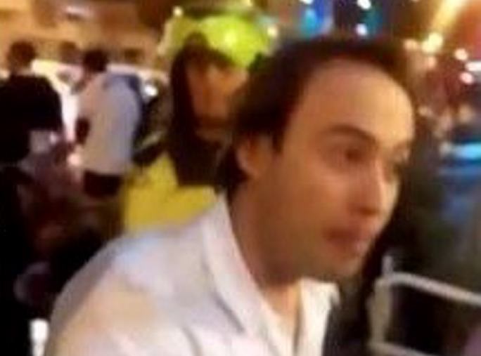 El joven Nicolás Gaviria se mostró “arrepentido de corazón” por las ofensas públicas y los improperios que dijo a varios patrulleros de la Policía Nacional. FOTO CORTESÍA