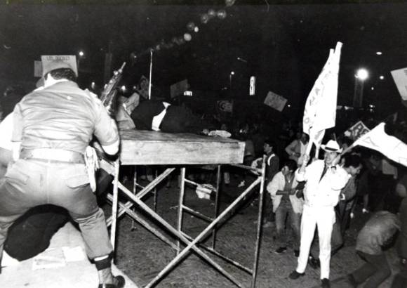 Colprensa - Instantes antes de que Luis Carlos Gal�n fuera asesinado en Soacha.