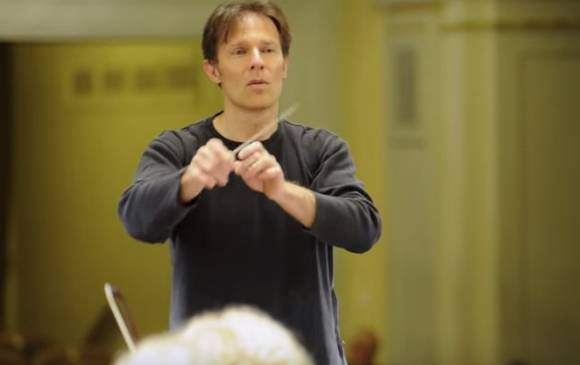 Olivier Grangean mantiene una estrecha relación con la Orquesta Sinfónica Nacional de Lituania, la cual dirige periódicamente cada temporada. Fotograma YouTube Olivier Grangean à Vilnius