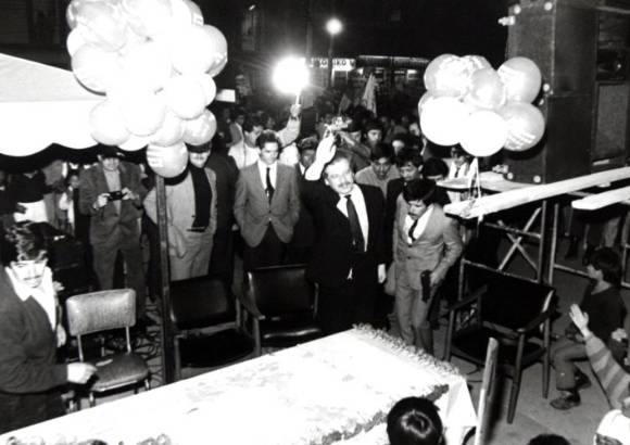 Colprensa - Esta es de las �ltimas fotos de Gal�n vivo. Minutos despu�s ser�a v�ctima de las balas.