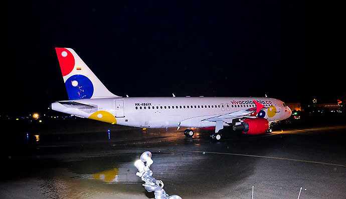 El avión presentó un incendio en uno de sus motores minutos después de despegar de la terminal aérea en Bogotá. FOTO COLPRENSA