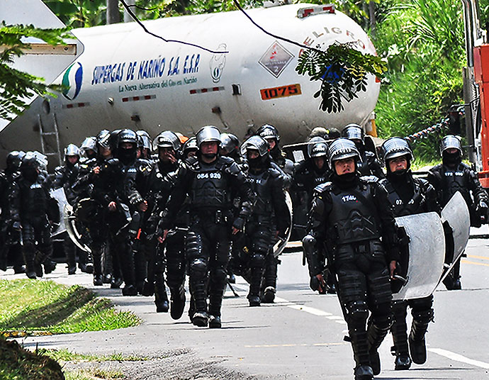 Un grupo de cinco líderes indígenas de la Asociación de Cabildos Indígenas del norte del Cauca, Acin. FOTO COLPRENSA