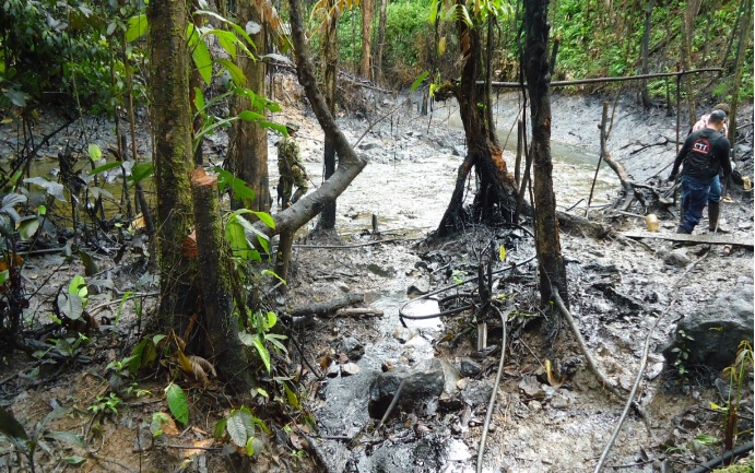Las refinerías ilegales destruyen la selva en el departamento de Nariño. FOTO: Cortesía.