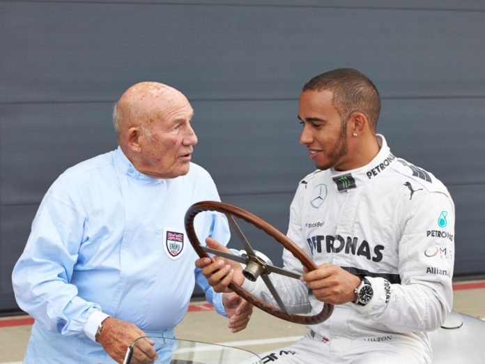 Stirling Moss, junto a Lewis Hamilton, quien podría alcanzar a Shumacher como máximo ganador de la F1. FOTO GETTY