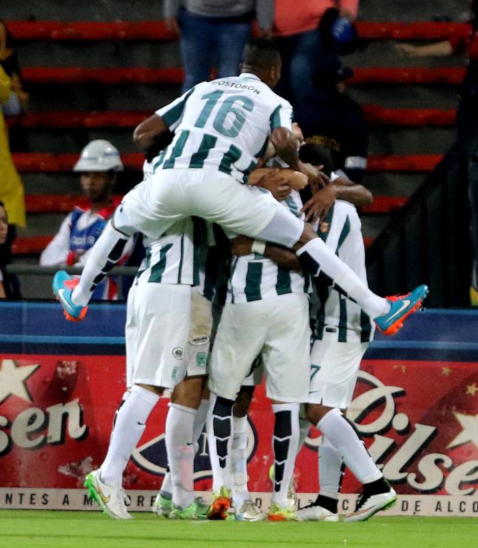 Los jugadores de ambas escuadras quedaron en deuda por lo que se espera de ellos para este semestre. Sin embargo, así y todo, para Nacional queda la tranquilidad de llegar a seis puntos. FOTO EDWIN BUSTAMANTE