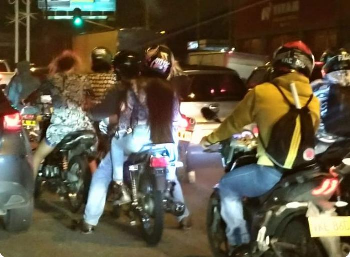 Un desfile de motos recorrió en la noche de Halloween varios sectores de Medellín. Foto:@Maurovergmont