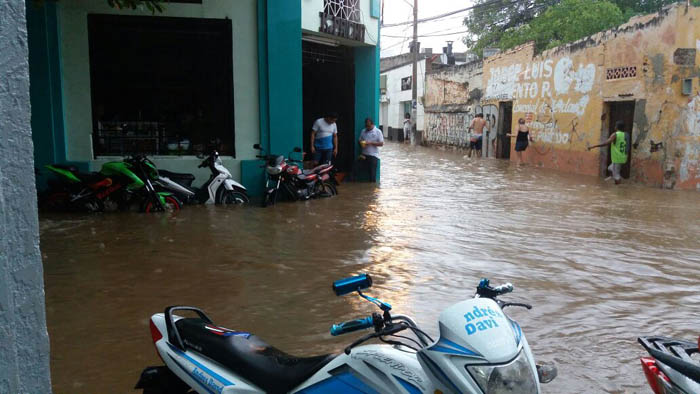 Varios sectores de Santa Marta inundados por fuerte aguacero