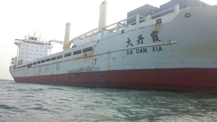 El Da Dan Xia ya está en aguas de Cuba para arribar al puerto de Mariel luego de su polémico paso por Cartagena, donde fue retenido por transportar 15 contenedores cargados de material bélico sin la documentación correspondiente. FOTO COLPRENSA