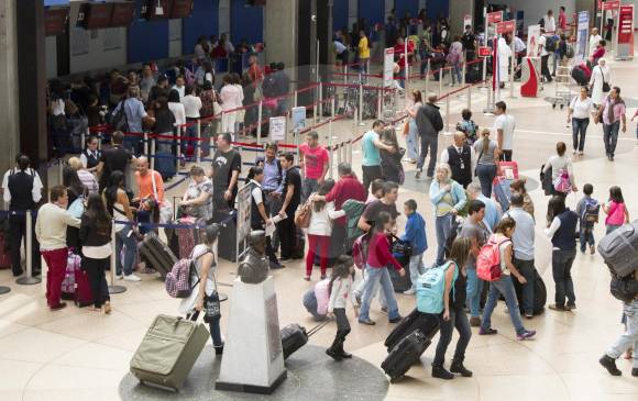 El hombre usaba tarjetas de crédito de otras personas para comprar los tiquetes. FOTO ARCHIVO EDWIN BUSTAMANTE
