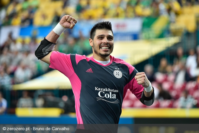 Argentina, favorito del grupo E, solo le ganó 1-0 a Kazajistán y el arquero “Higuita” fue la gran figura. Es de los menos goleados en el campeonato, apenas dos tatos. FOTO cortesía Vanguardia LIberal