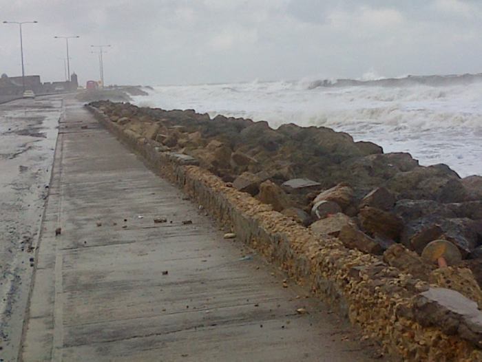 El Ideam recomendó extremar las medidas de seguridad para el tránsito de embarcaciones menores, así como el flujo de bañistas en la playa. FOTO COLPRENSA 