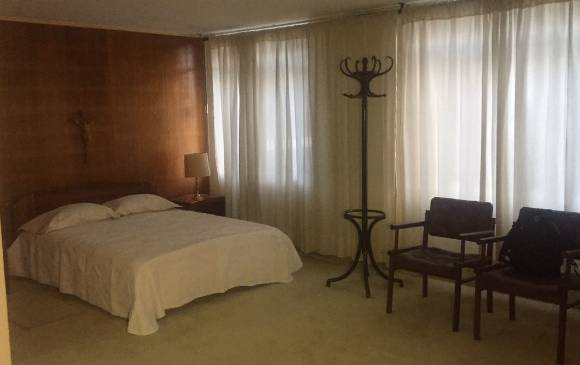 Esta es la habitación en la que durmió Juan Pablo II y descansará Francisco I. FOTO CORTESÍA