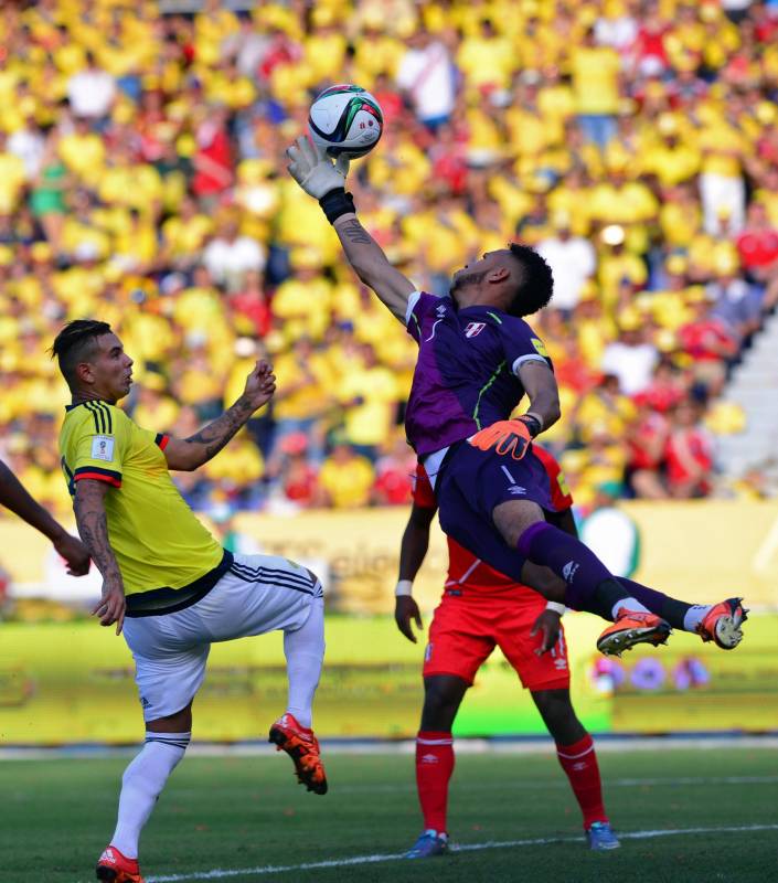 Colombia se lanzó por la portería rival desde el inicio. FOTO AFP