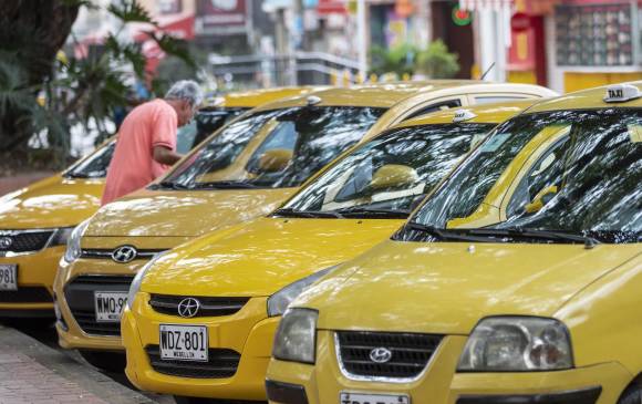Los taxistas siguen afectados por la cuarentena y piden más atención del gobierno para su situación. CAMILO SUÁREZ