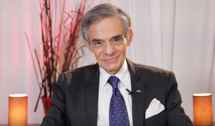 Así apareció José José ante el público para comunicar sobre su estado de salud. FOTO YouTube