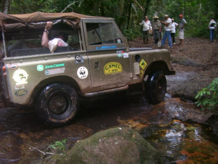 Así atravesaron el río de los cinco colores la Legión Land Rover Colombia en su expedición a Caño Cristales. FOTO legionlandrover.com
