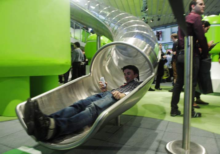 AP - El MWC presenta los desarrollos de 1.300 expositores, de 200 nacionalidades, generando un impacto económico de 220 millones de euros, gracias a sus 55 mil visitantes.