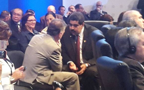 Santos también sostuvo un encuentro informal con presidente de Venezuela, Nicolás Maduro.