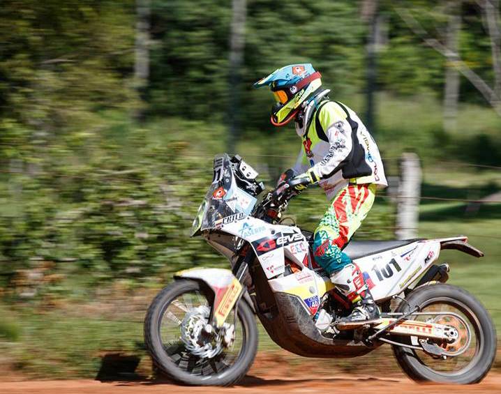 Chilo Sarmiento en los terrenos del Dakar. FOTO cortesía J.E. chilo sarmiento 