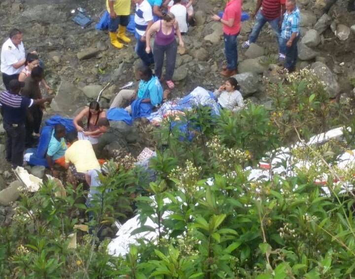 El bus se accidentó en el sector El Siete, municipio Carmen de Atrato, Chocó. FOTO: Alcaldía Carmen de Atrato