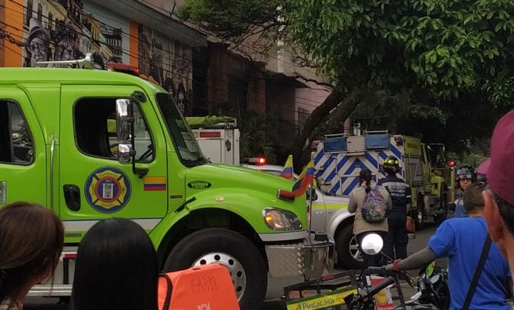 Controlan incendio en local comercial en el Parque Lleras
