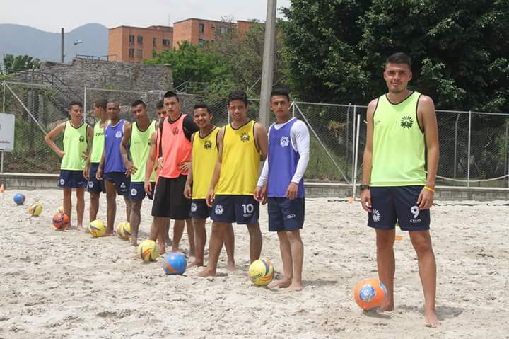 Nueve integrantes del club viajarán a California y se hospedarán en un apartamento. FOTO cortesía antioquia beach