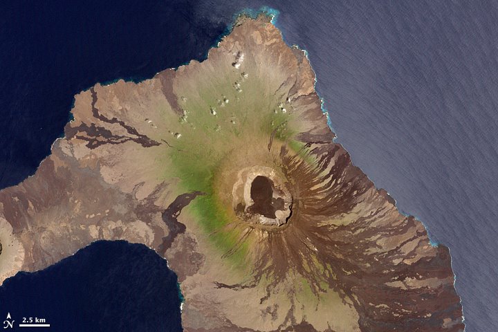 Se registraron nueve sismos de entre 2,5 y 4,1 grados de magnitud en Fernandina, la isla más joven de Galápagos. FOTO EARTH OBSERVATORY NASA