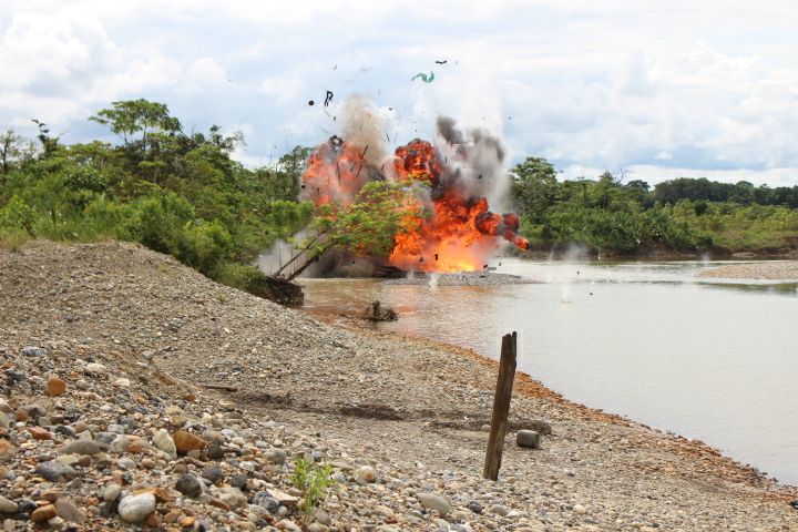 En el operativo se destruyeron 20 maquinas. FOTO CORTESÍA EJÉRCITO