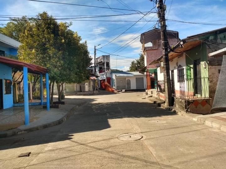Imagen de Tarazá este 20 de noviembre. Indica el alcalde que así lucen las calles de otros municipios como Cáceres, Caucasia y El Bagre. FOTO Cortesía Alcaldía de Tarazá.