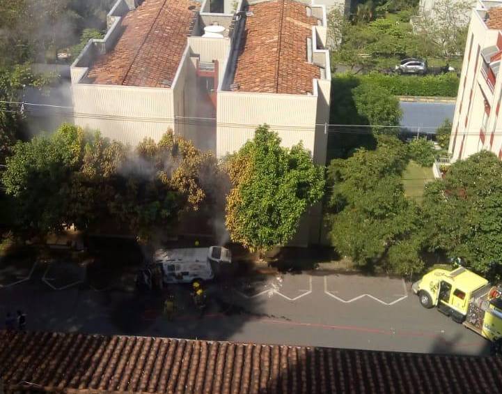 Un vehículo se incendió en El Poblado