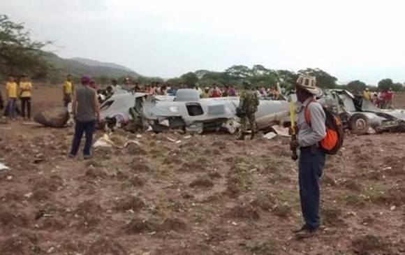 Las autoridades acordonaron la zona donde cayó la aeronave para comenzar las investigaciones del caso. FOTO Cortesía