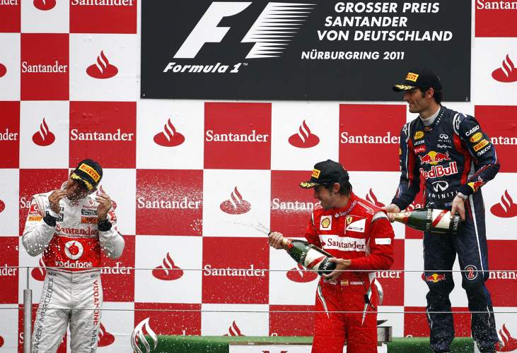 Reuters - Los tres ocupantes del podio estuvieron por tres segundos entre s&#237; durante casi toda la carrera, y cada uno de ellos se tom&#243; su turno en la punta, a causa de las paradas en los pits.