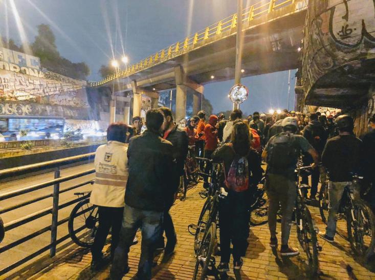 Plantón en rechazo al asesinato de deportista de BMX en Bogotá. FOTO: Tomada de @personeriabta