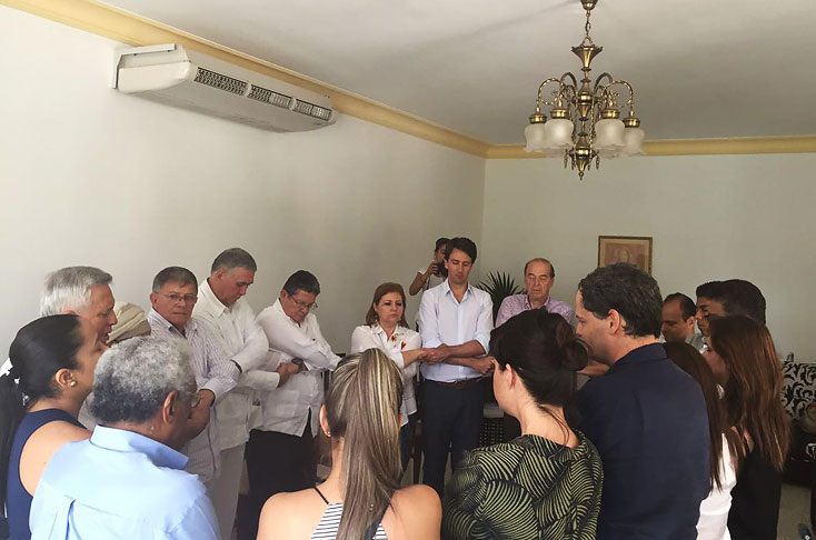Los familiares de los diputados del Valle asesinados por las Farc respaldaron el nuevo acuerdo de paz anunciado este sábado en La Habana, porque “recoge el sentir de los colombianos”. FOTO COLPRENSA