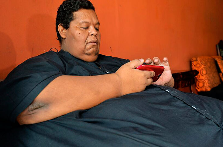Óscar Vásquez, hombre que pesaba 400 kilos, falleció este sábado en Palmira. Foto: AFP