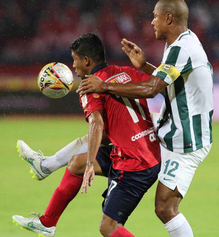 La expectativa, tanto de hinchas rojos como verdes, era la de ver un clásico lleno de emociones, pero al final lo que se vio fue a un Medellín con la intención de ser ofensivo, pero sin acelerar al máximo y a un Nacional apegado a su táctica.