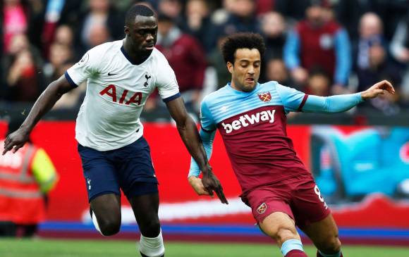El Tottenham en el que milita el colombiano Dávison Sánchez, regresa este martes a entrenamientos en Inglaterra. FOTO AFP