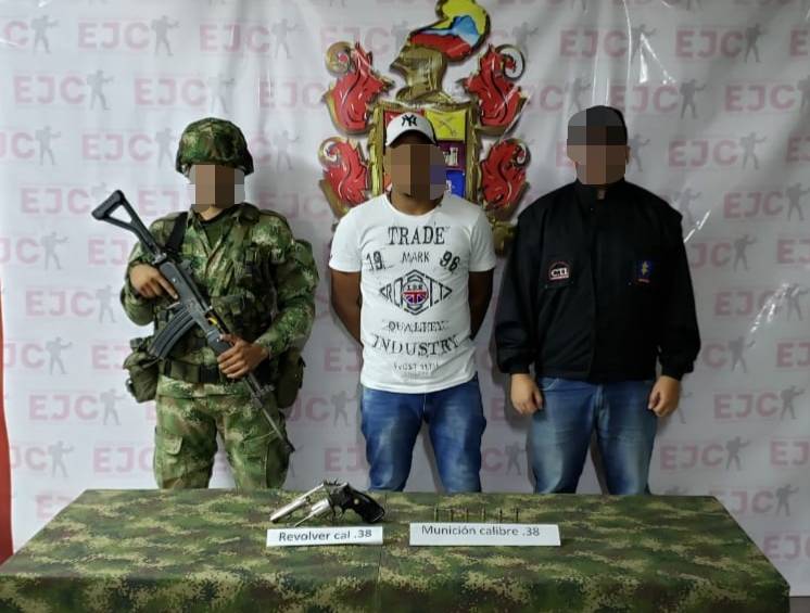 Alias David o El Negro, fue capturado por el Ejército y el CTI de la Fiscalía. FOTO CORTESÍA EJÉRCITO