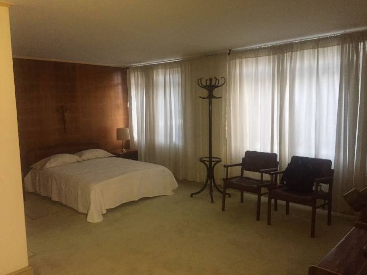Esta es la habitación en la que durmió Juan Pablo II y descansará Francisco I. FOTO CORTESÍA