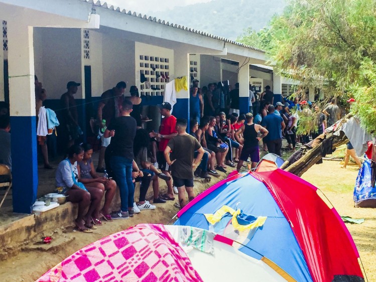 Los lugareños temen que la crisis de migrantes impida el inicio de las clases en la escuela, el próximo 11 de marzo. FOTO: Julio César Herrera.