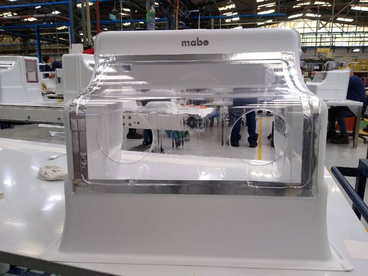 Mabe entrega 6.000 Aerobox en Colombia con el fin de proteger al personal médico del contagio de coronavirus. Antioquia recibió 600, según requerimientos de la Secretaría de Salud. CORTESÍA MABE
